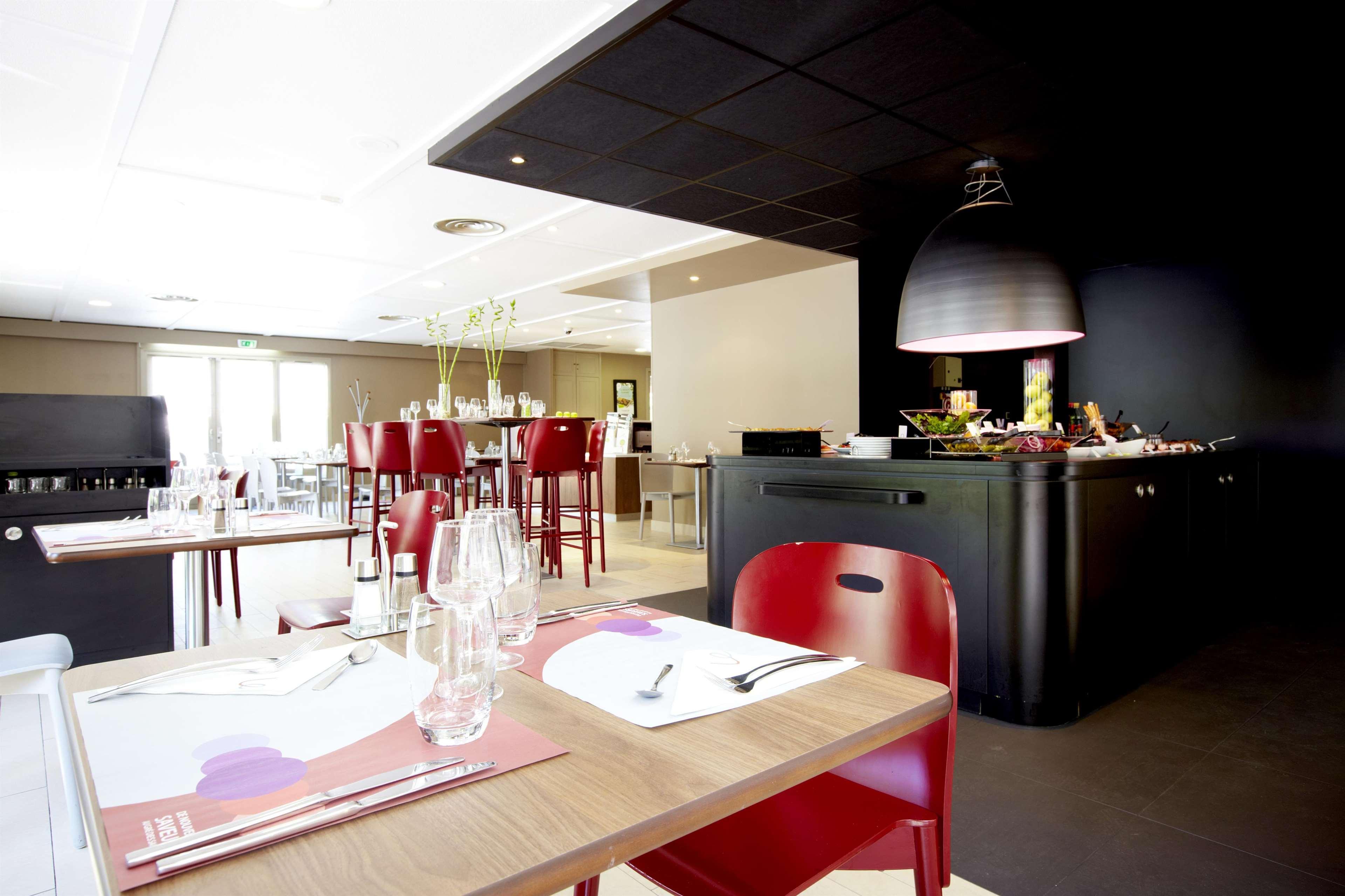 Kyriad Direct Marseille Est La Valentine La Penne-sur-Huveaune Restaurante foto